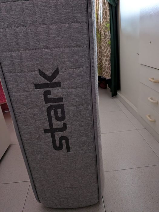 Cama dupla Ikea, com 1 colchão e estrado