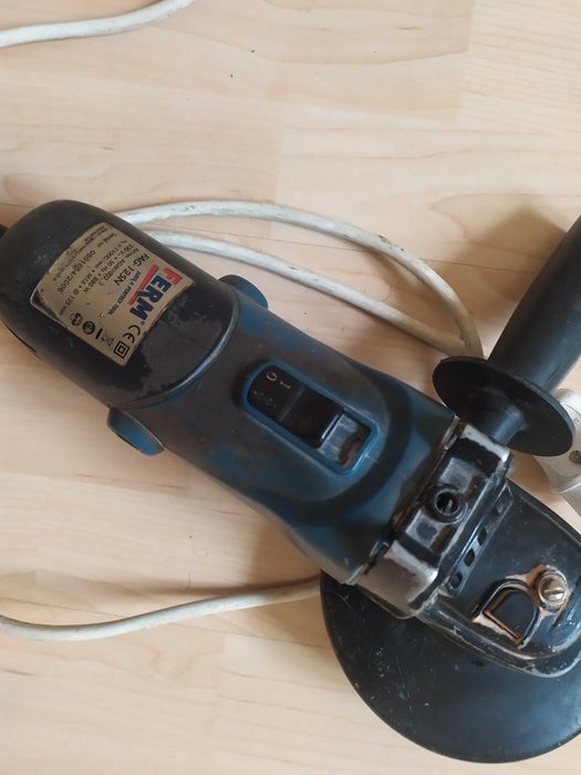 Продам болгарку "FERM fag-125N" в отл рабочем состоянии оригинал 920гр