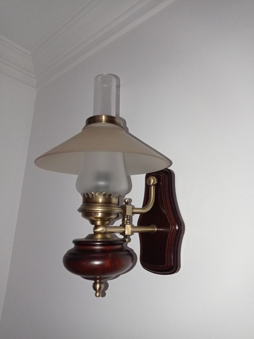 Candeeiro de tecto e parede