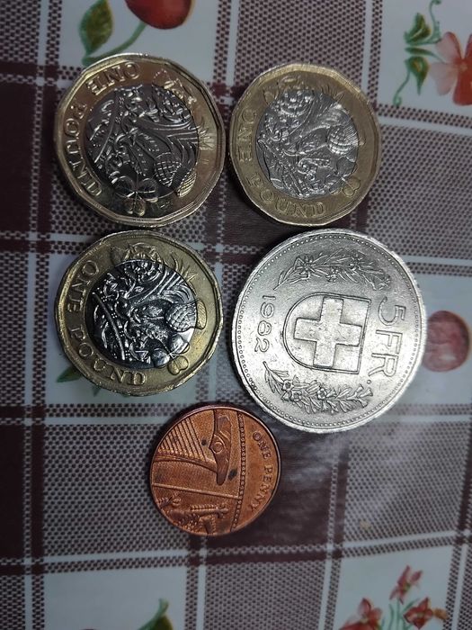 Vendo moedas estrangeiras para colecionador