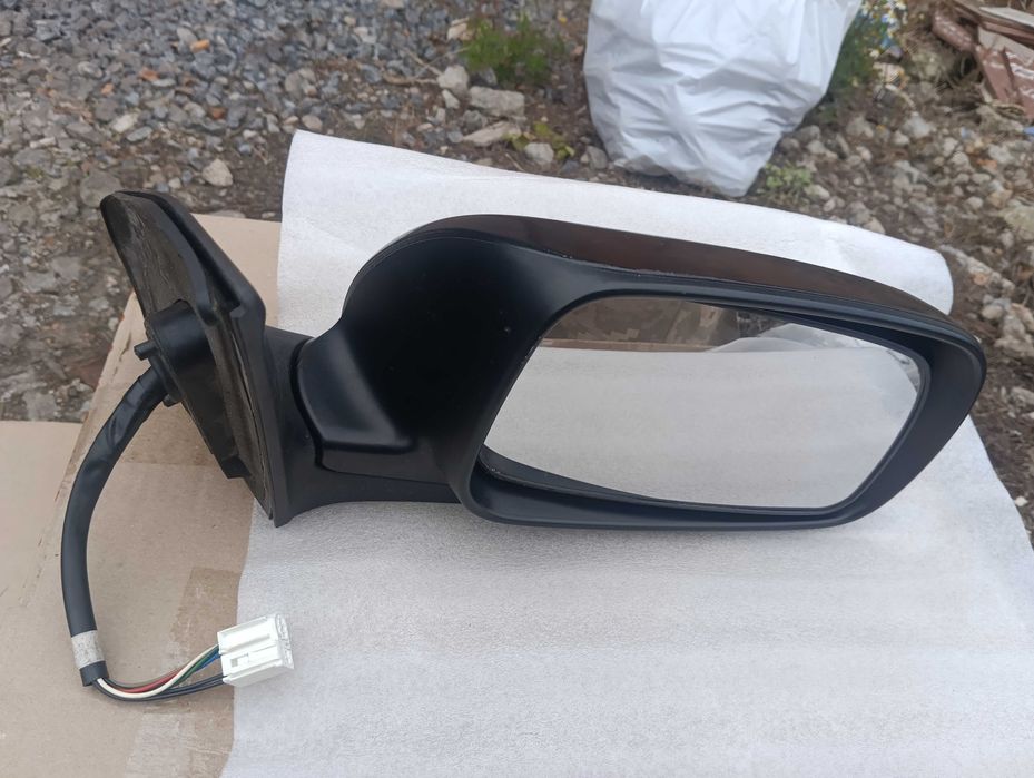 Зеркала тойота авенсіс 2007