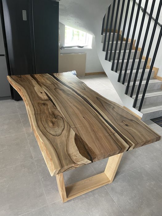 Стіл з горіха 2/1 м з епоксидною смолою