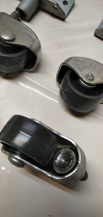 Коліщата для мебелі або стілажів