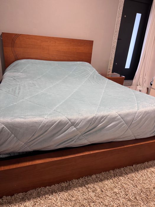 Cama casal de madeira