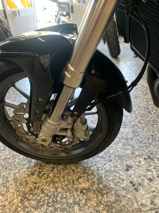 Benelli TRK 251 de 2021 com Top case e Malas Laterais. 3357 Kms