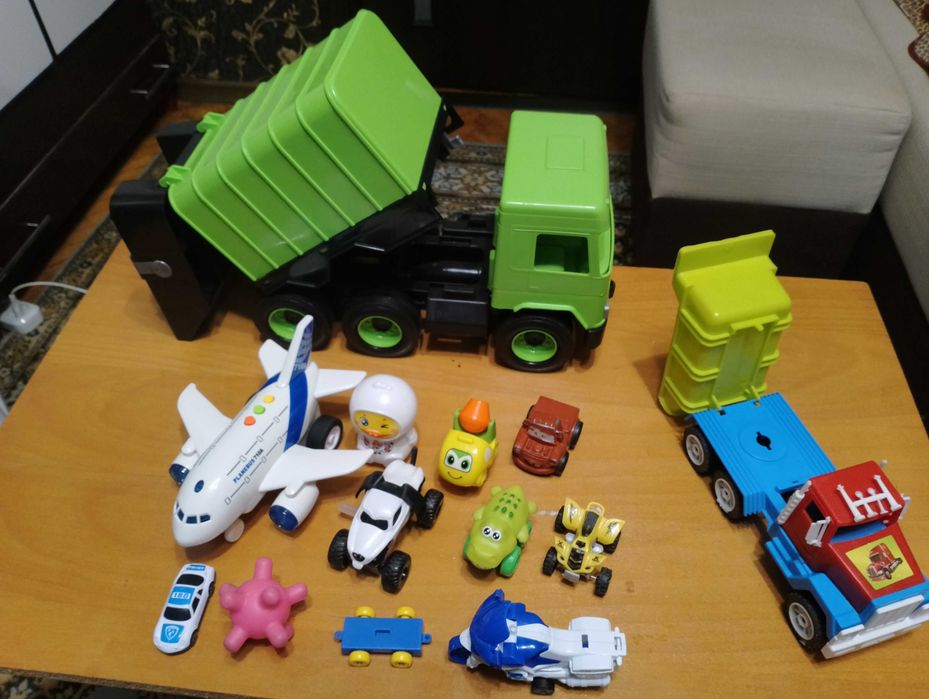 Детские игрушки машинки