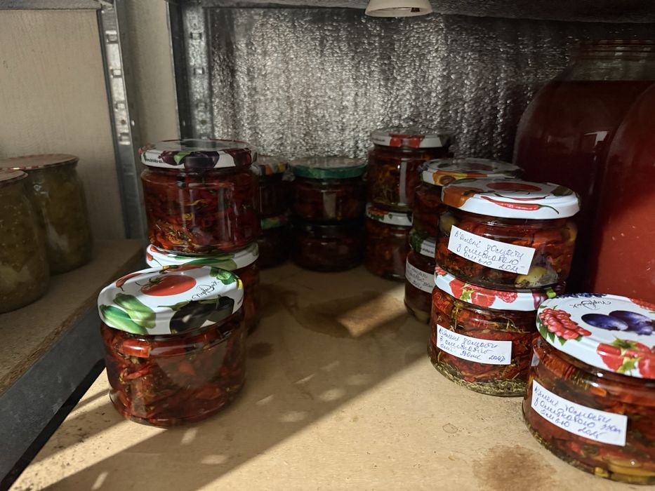 Продам - Вʼялені томати в оліі