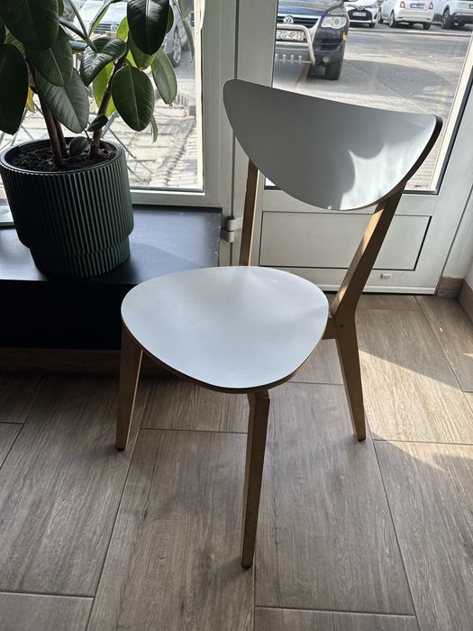 Krzesła drewniane białe ikea
