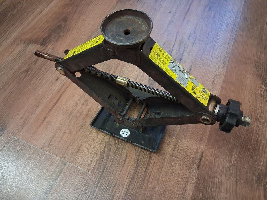 Lewarek podnośnik 700kg,  marki Mercedes