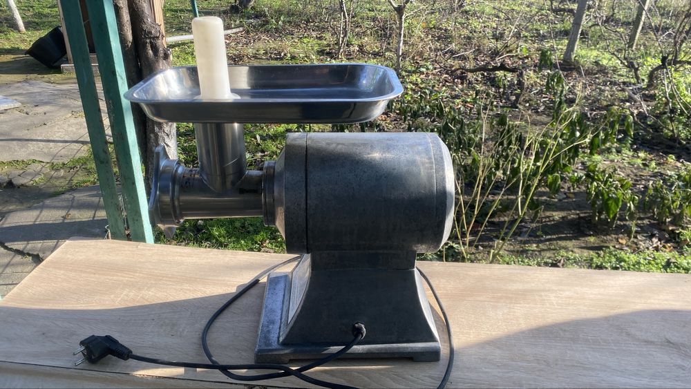 Мясорубка професиональная Vektor AL-12