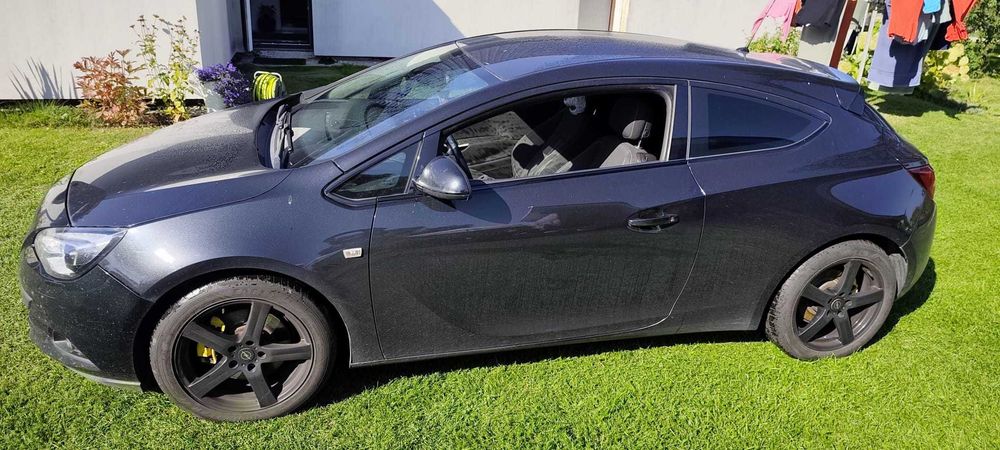 Opel Astra J GTC 2.0 CDTI