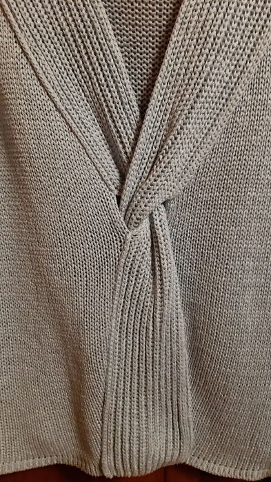 Sweter niebieski.