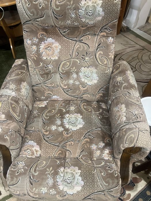 Wersalka, 2 fotele i 2 pufy