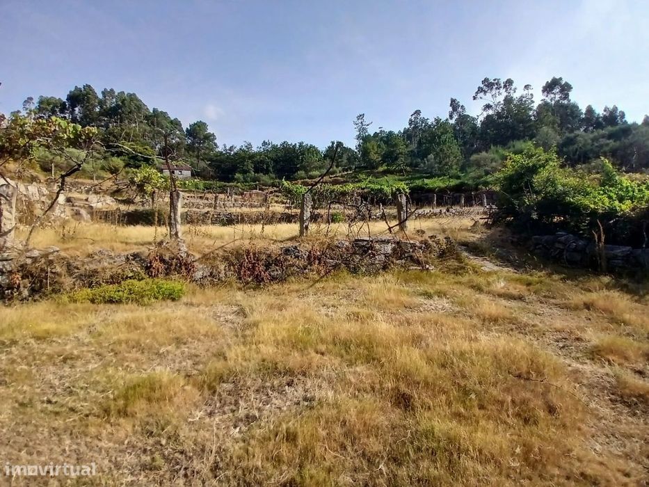 Rustic Plot with Stone House to Restore – Soajo, Arcos de Val