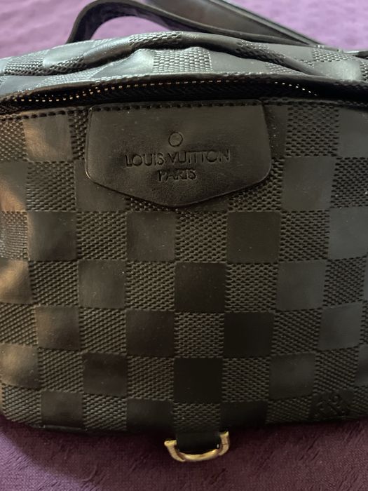 Modna nerka / saszetka w kratkę (styl Damier) – czarna, stan nowy.