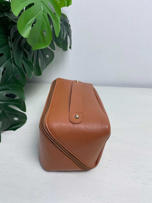 Kosmetyczka jasno-brązowa, rozkładana 21 cm