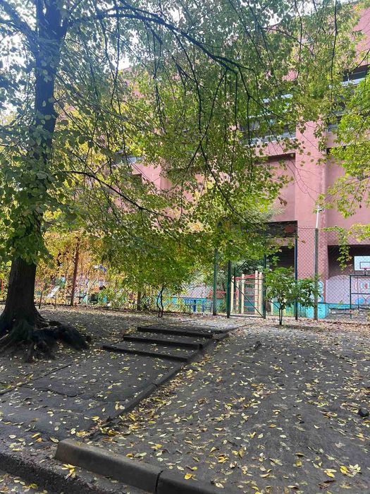 Продам 3к. квартиру бiля Цирку, вул. Дмитрiвська,2