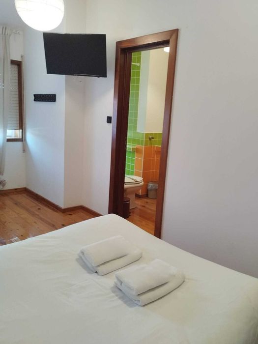 Quarto individual c/ WC - em Vivenda C/Piscina - Matosinhos (Porto)