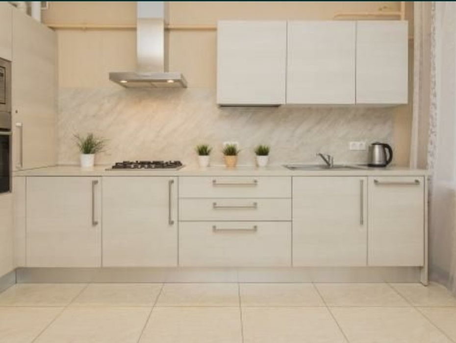 Подобово 2х кімнатна Центр