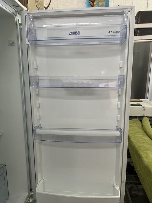 Вмонтований холодильник  з Німеччини Вмонтированый холодильник