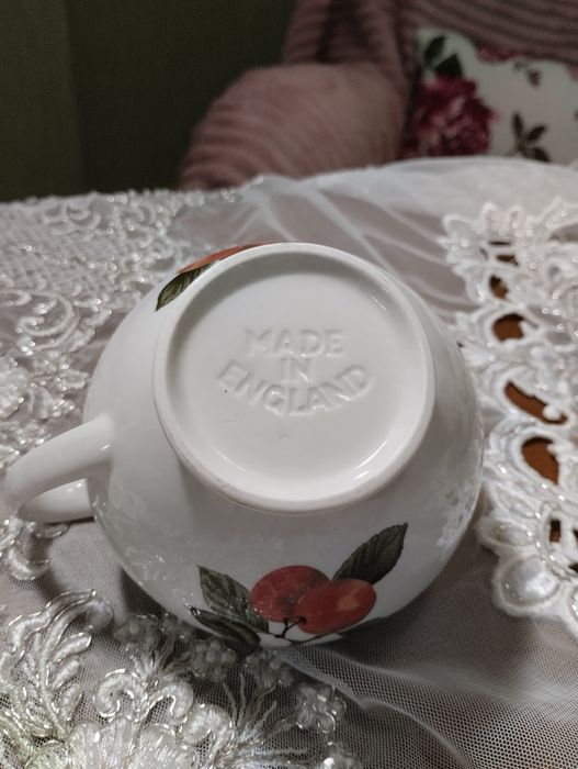 Вантажні чашечки та молочник Англія