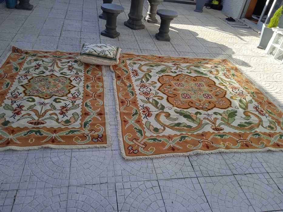 Conjunto de 2 tapetes e almofada de Arraiolos
