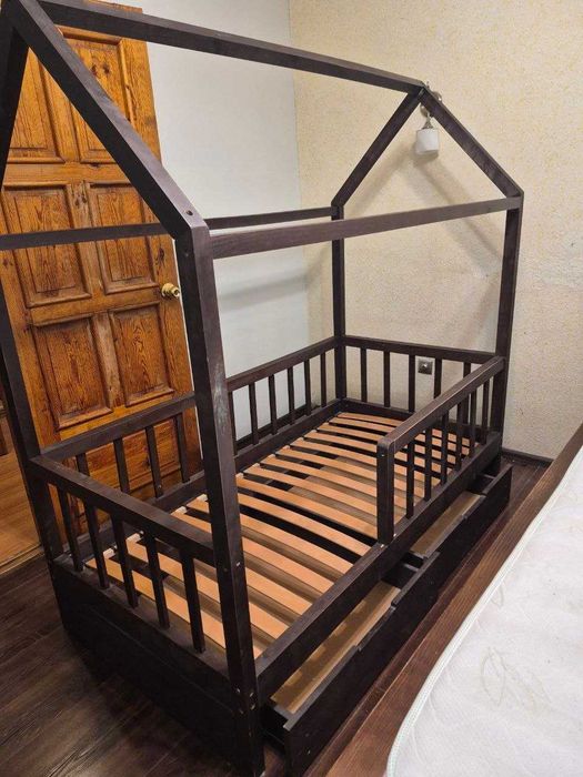 Дитяче ліжко з матрацом(160х80). Самовивіз