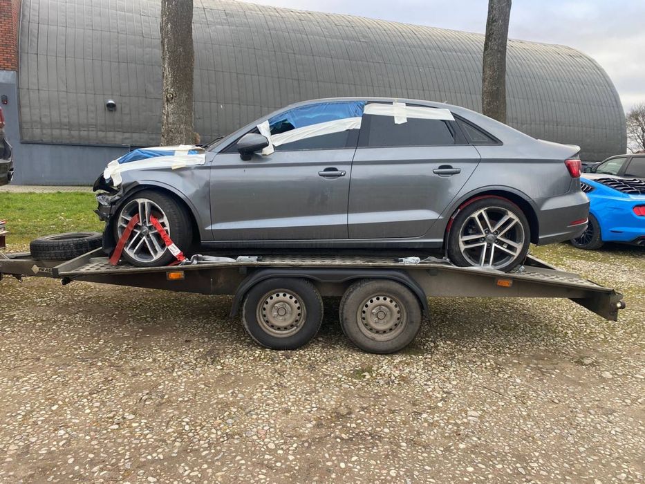 Audi A3 8V Premium 2018 2.0 бензин