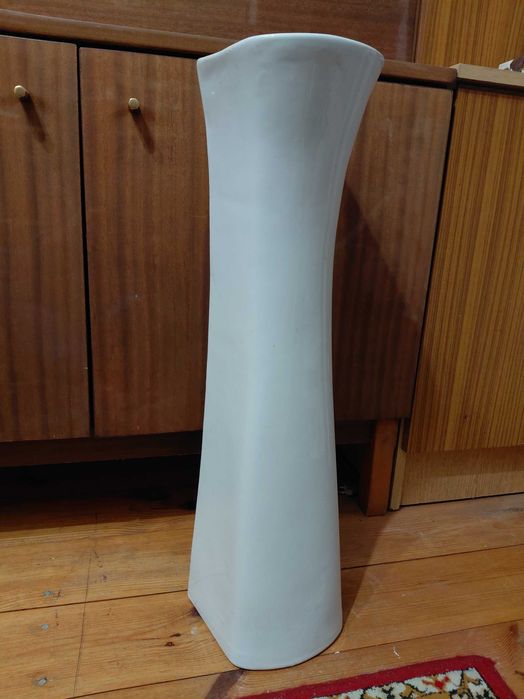 Umywalka z postumentem - ceramiczna