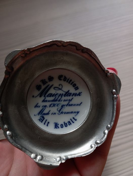 Kielich z cynową podstawą