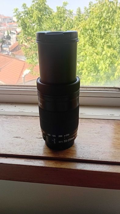 Objetiva Canon EFS 55-250mm F/4.5-5.6 IS II