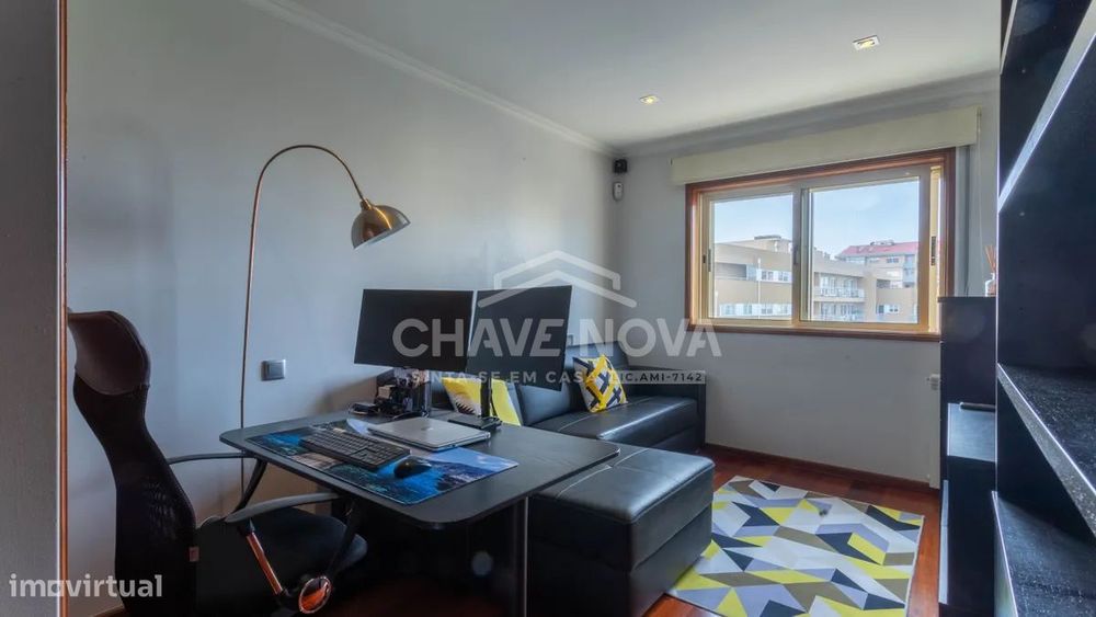 Apartamento T2 com Varanda e Garagem Box