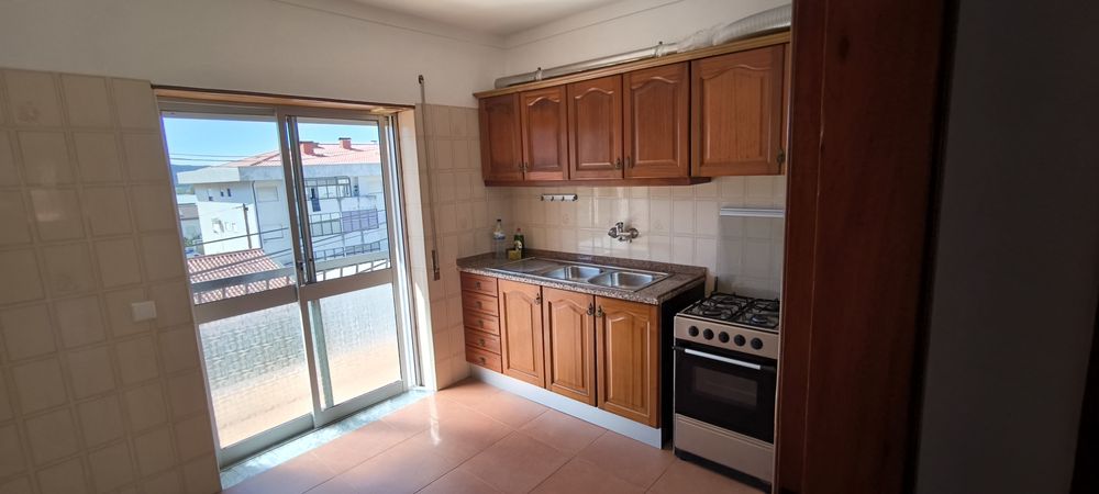 Alugo Apartamento T2  - Estação Parque de Exposições, Lousã