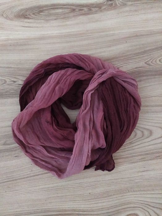 Szal w odcieniach bordo