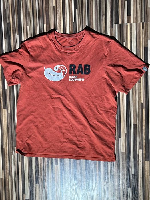 Футболка RAB