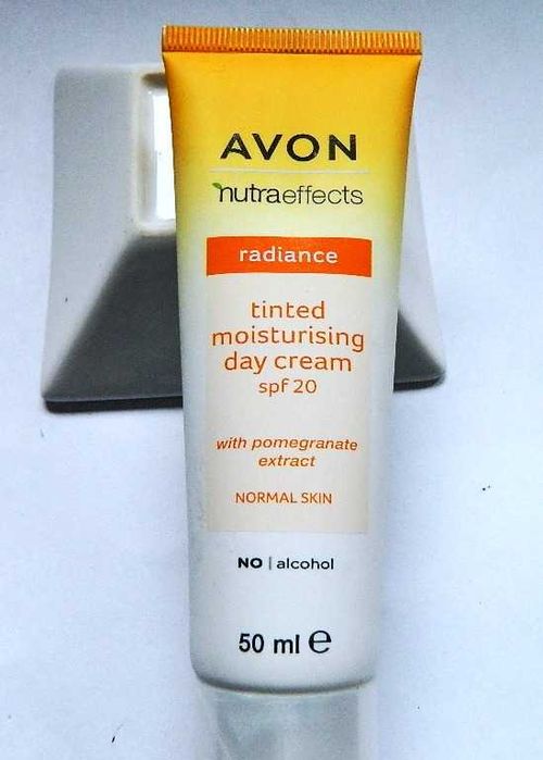 Avon Nutra Effects Radiance Nawilżający Krem Koloryzujący SPF20, 50ml