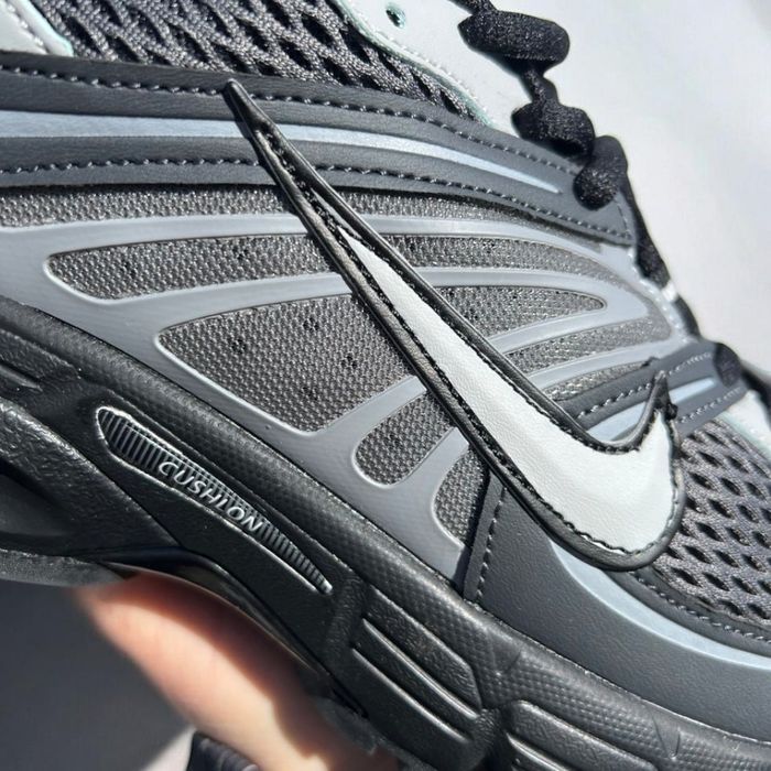 Кросівки  Nike Air Max Moto 2K