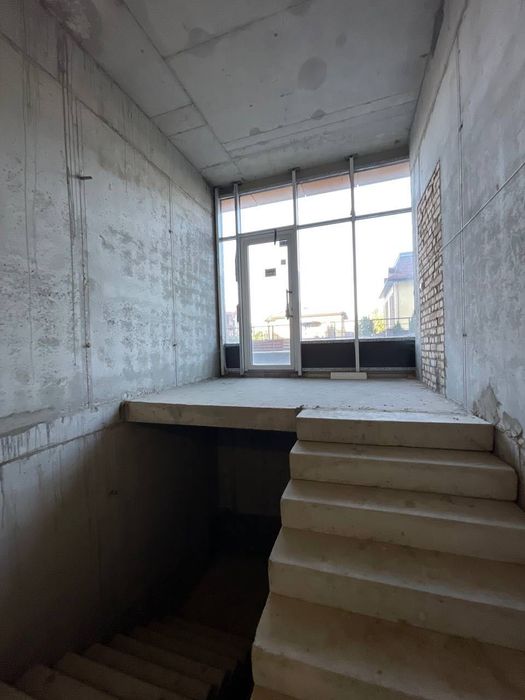 Продаж комерційного приміщення з фасадним входом