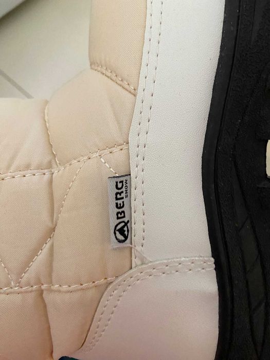 Botas bege da marca berg