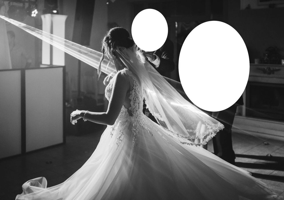 Suknia ślubna w rozmiarze 36/S