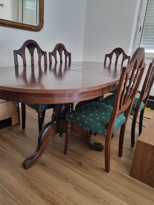 conjunto mesa em mogno e 6 cadeiras