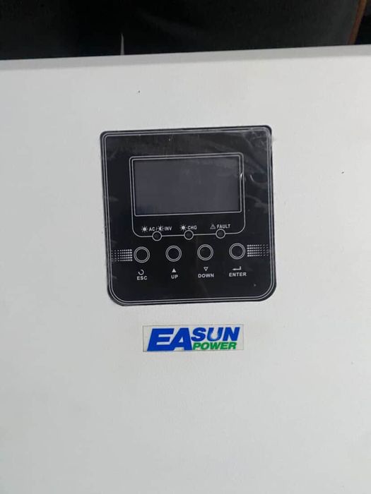 Гібридний інвертор Easun SPH3000, 24 В, 2400