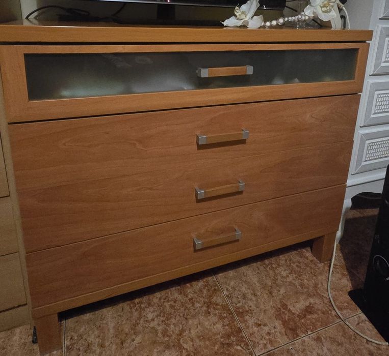 Cómoda em madeira
