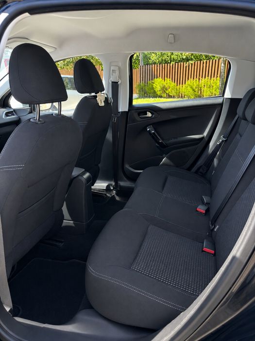 Peugeot 208 2015