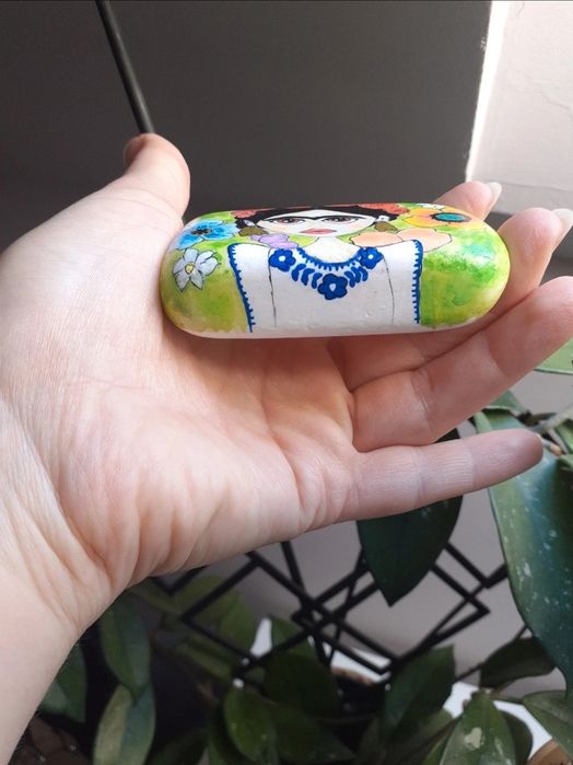 Frida, malowany kamień, prezent, upominek, ozdoba