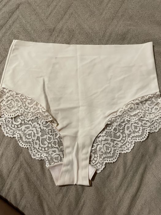 Корегуюча білизна