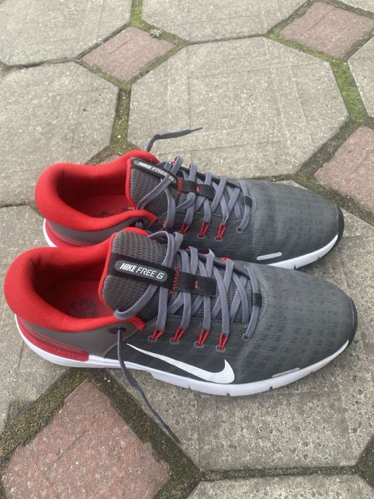 Кроси Nike.         .