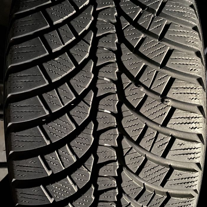 Шини 225/45/17 - 4шт Kumho WinterCraft WP71 зима