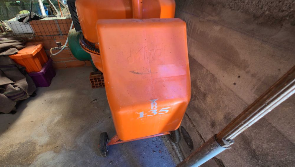 Betoneira Miral 100Litros (ALUGUER)