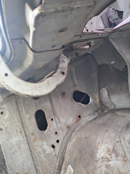 Петлі завіса ляди кришки багажника форд Сієрра седан